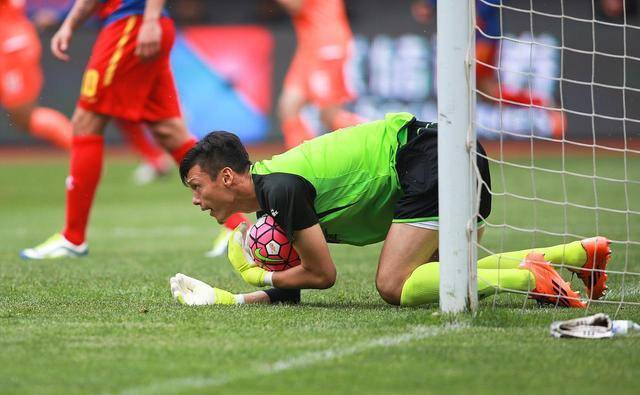 广州恒大客场战胜青岛黄海，全面占据优势的简单介绍