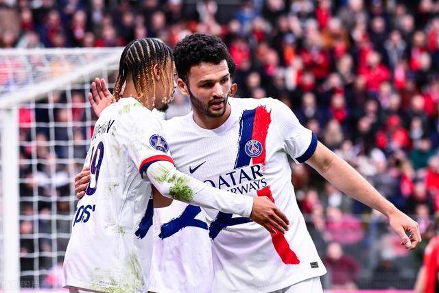 包含法甲强队交锋，赛场内外激情绽放的词条