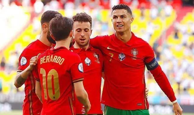 包含葡萄牙新星攻破对手球门，助球队夺取胜利的词条