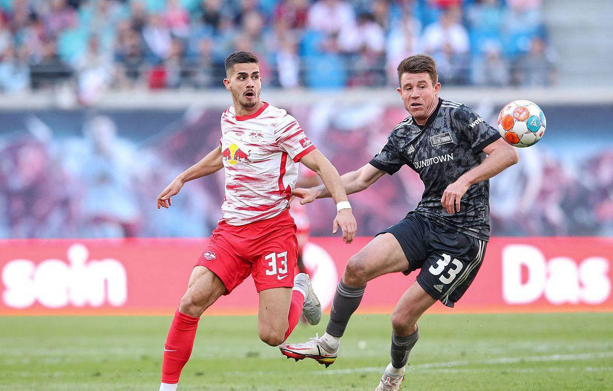 关于沃尔夫斯堡客场失利，遭遇连败危机的信息