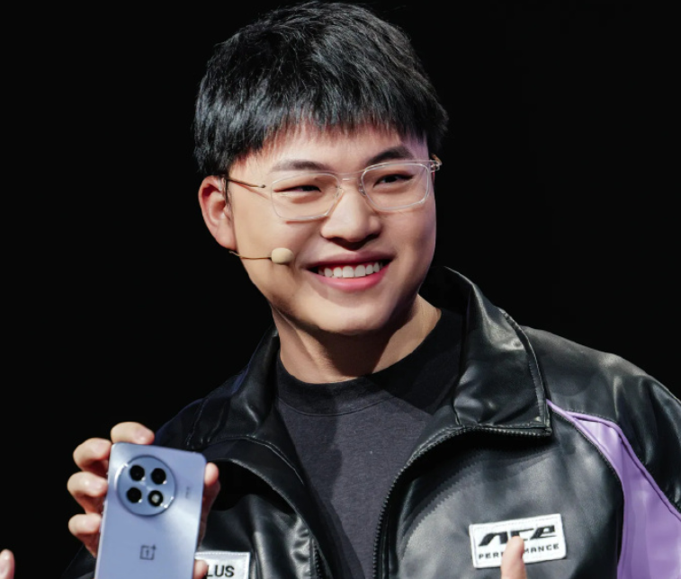 关于Uzi关键节点回归赛场，C9带队取胜！的信息