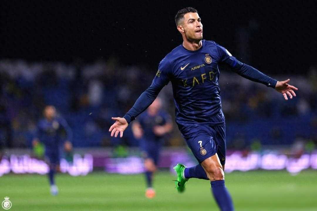 关于C罗连续七场比赛得分超过逆转，FPX挑战极限！的信息